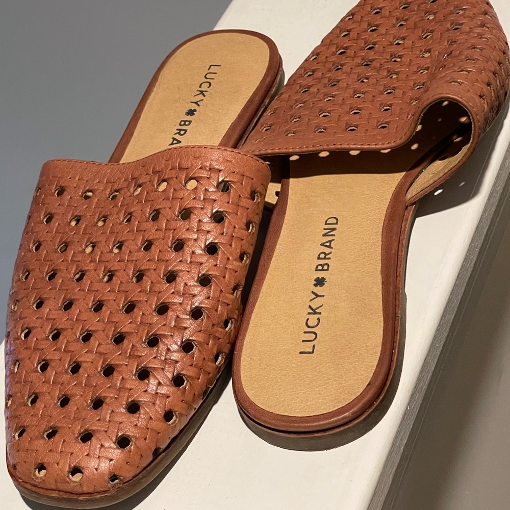 Lucky Brand Women's Tan Perforated Mules